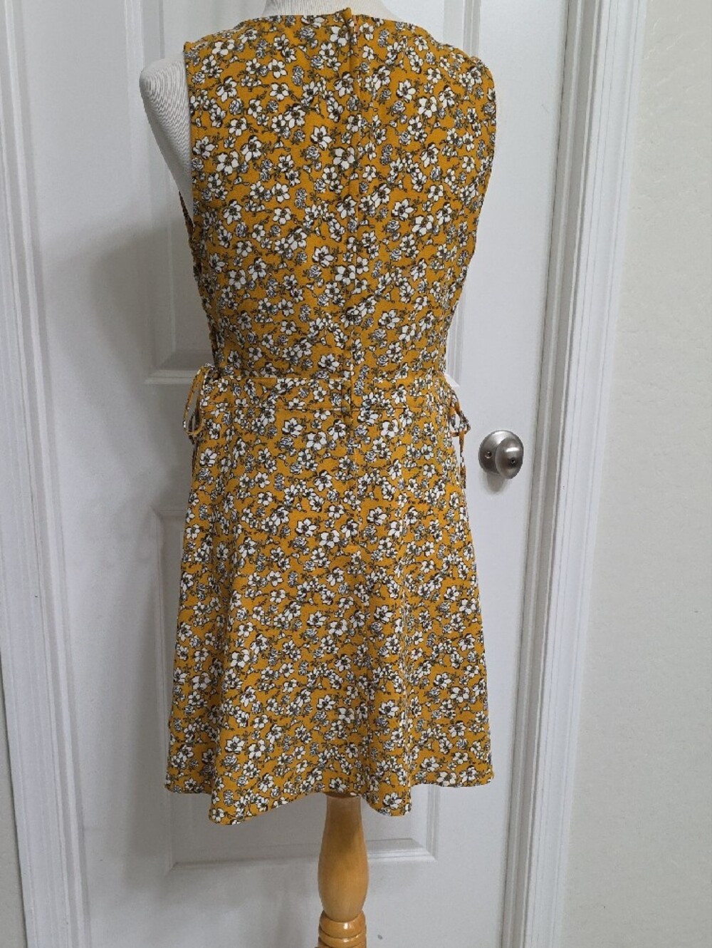 H&M Mustard Size 12 Floral Tie-Waist Mini Dress - Picture 6 of 6